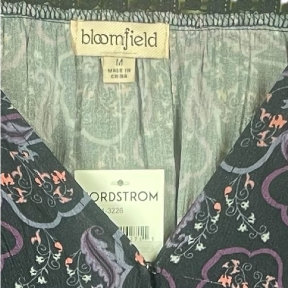 NWT Bloomfield Surplice Oversized Fabric and Lace Top Elastic at Waist Sz Medium - Picture 3 of 10